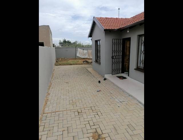 3 BEDROOM HOUSE FOR SALE IN LAKESIDE